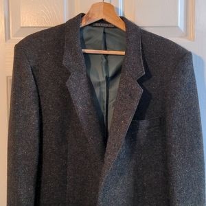 Men's brown suit coat or blazer in excellent vintage condition. 100% wool.